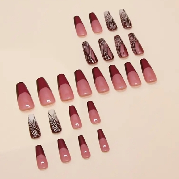 24 Pieces Fake Press On Nails - Picture 2 of 5